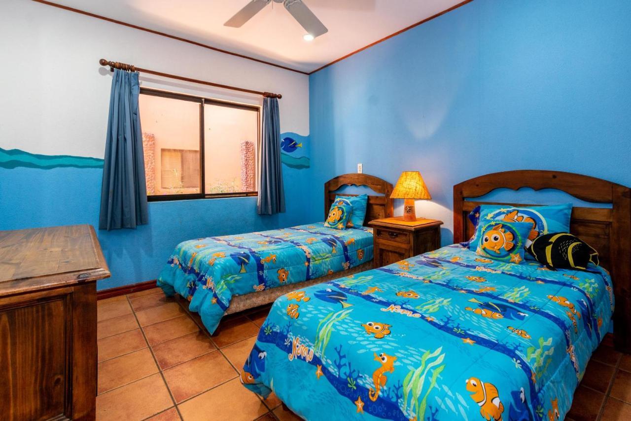 Warm Interiors And Orange Hues On Ground Floor In Front Of Beach Playa Flamingo Exteriör bild